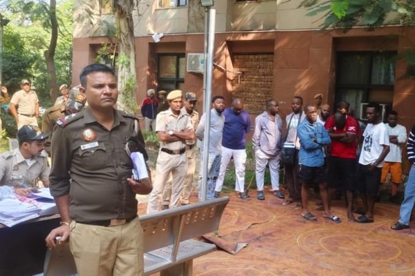 Massive Crackdown: 260 अफ्रीकन गिरफ्तार दिल्ली पुलिस का ड्रग्स और अवैध प्रवासियों पर!